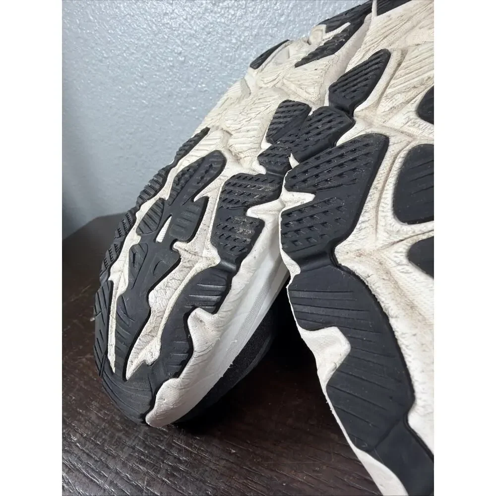Hoka Arahi 8 Wide Women's Size 8.5D Black White Running Shoes Comfort Sneakers